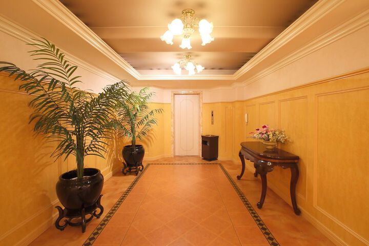 Ballroom/Hall 28 of 33
