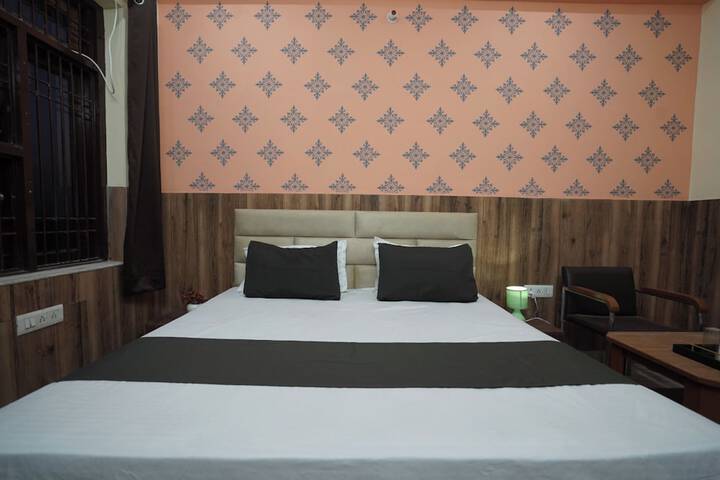 Room 8 of 10