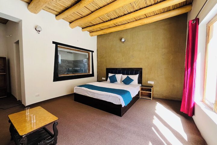 Room 4 of 16