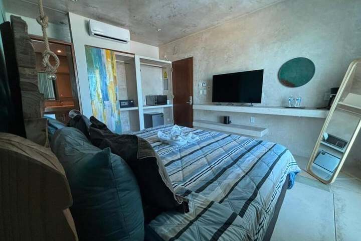 Room 6 of 74