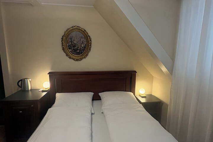 Room 145 of 266