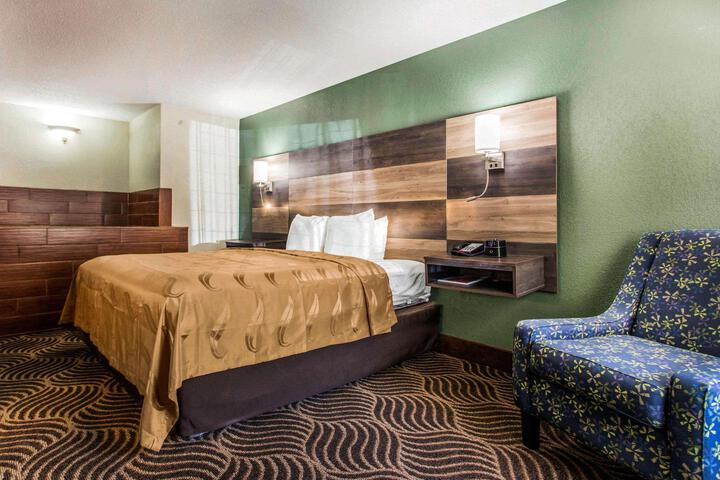 1 King Bed (5 of 9)