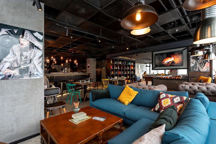 Lounge 39 of 63