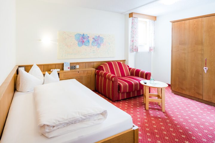 Room 14 of 90