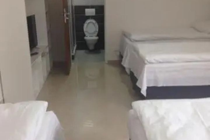 Room 2 of 3