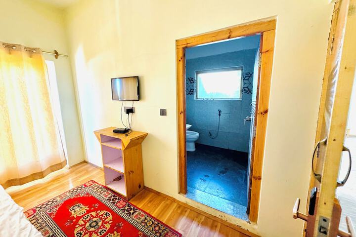 Room 12 of 24