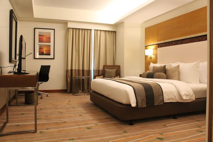 Room 8 of 128