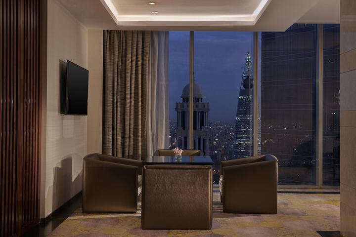 Lounge 116 of 146