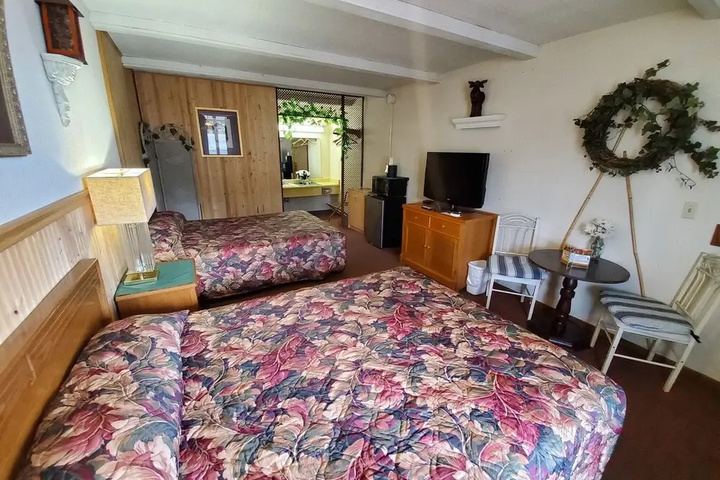 Room 5 of 11