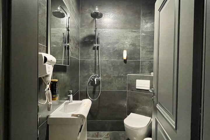 Room 5 of 42