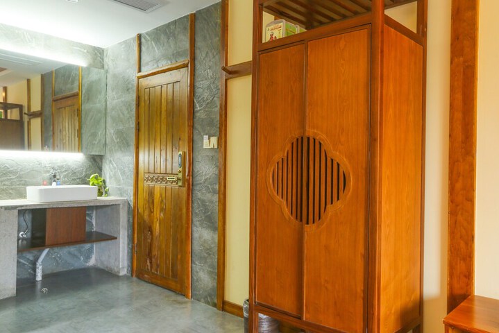 Room 104 of 153
