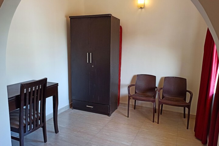 Room 8 of 33