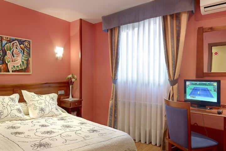 Room 3 of 85