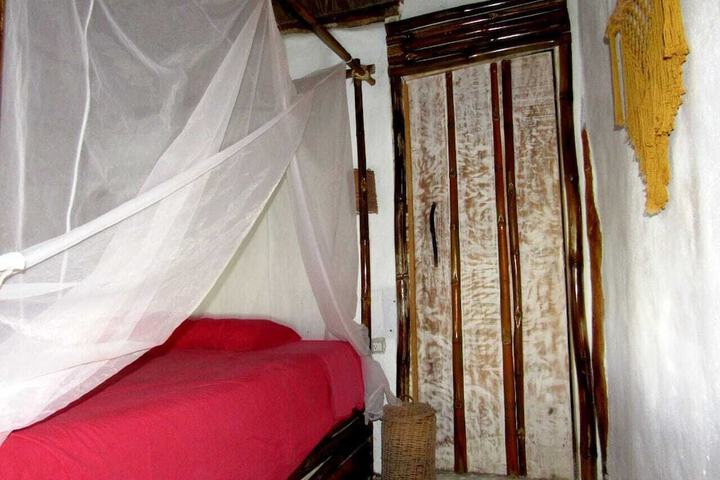 Room 10 of 28