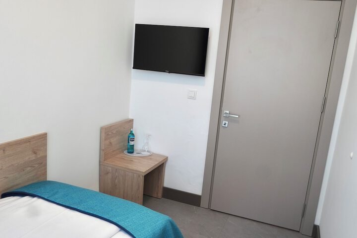 Room 28 of 70