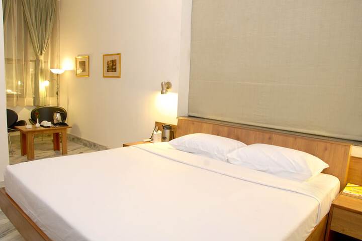 Room 6 of 63