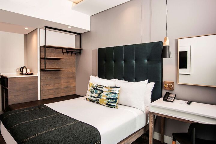 Room 6 of 24