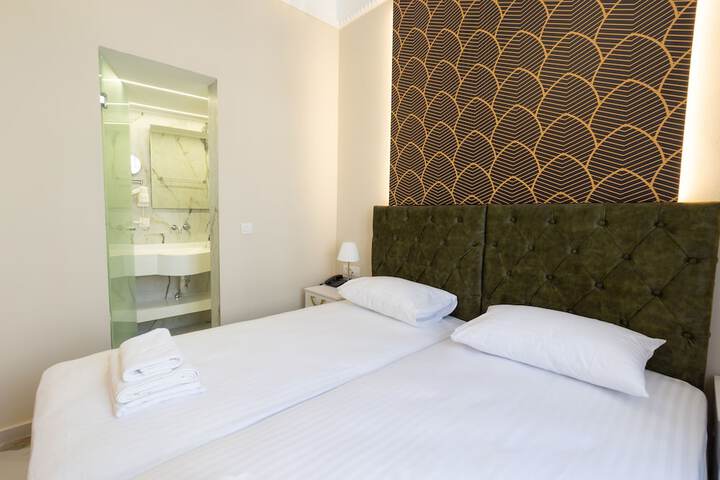 Room 5 of 28