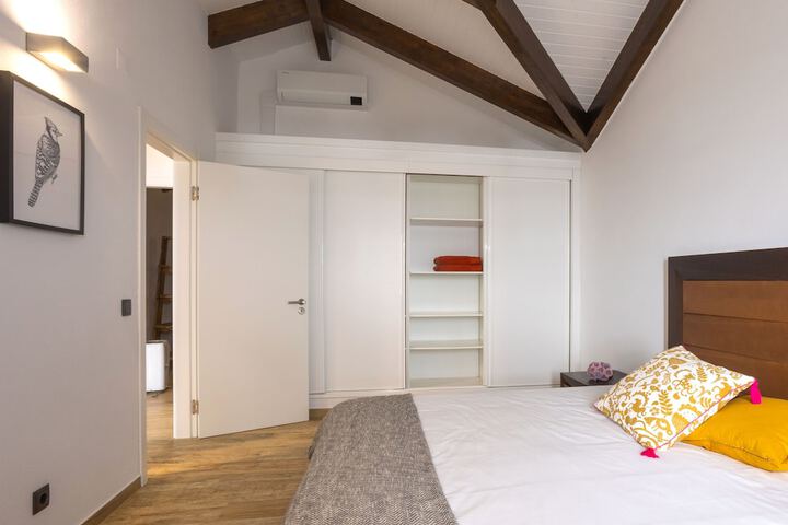 Room 10 of 143