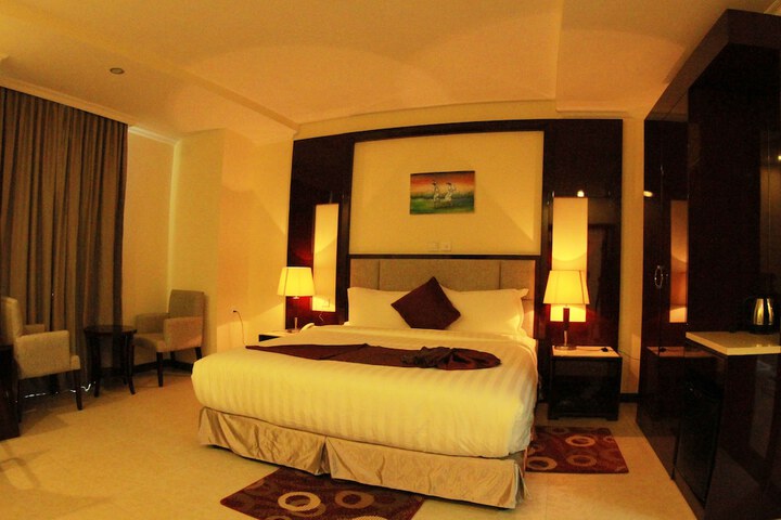 Room 10 of 103