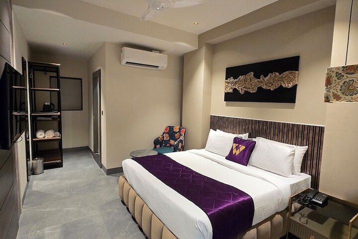 Room 5 of 6