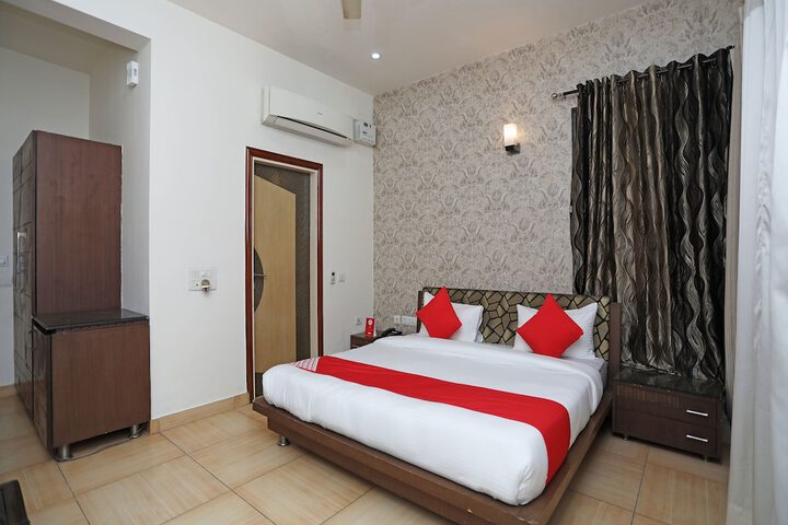 Room 16 of 19