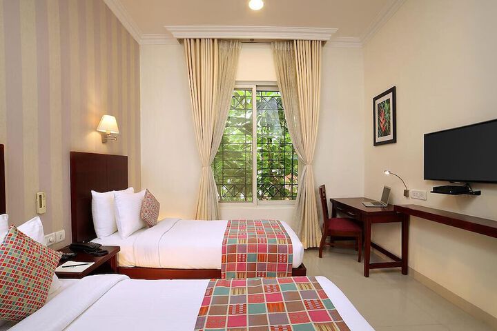 Room 4 of 17