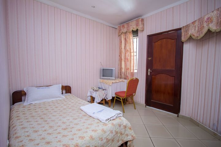 Room 6 of 35