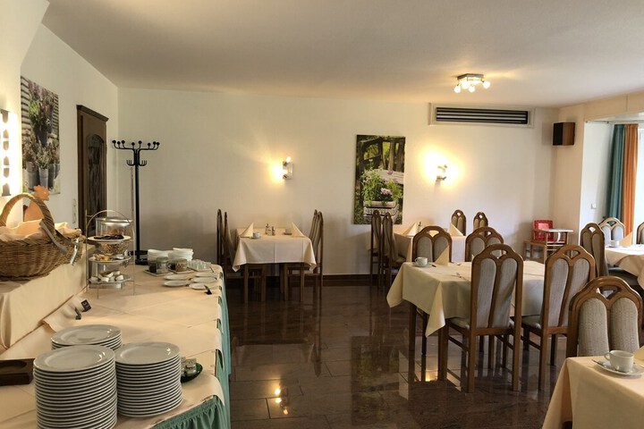 Dining Photos