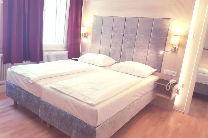 Room 52 of 133