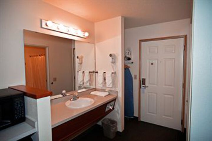 Hotel Suite Photo