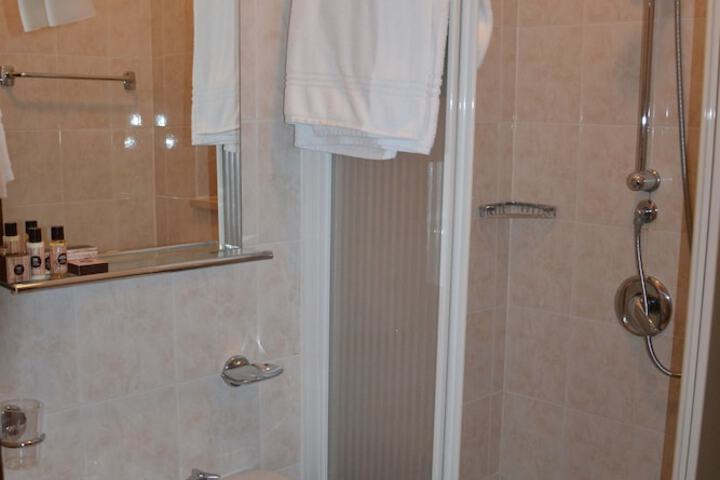 Room 10 of 19