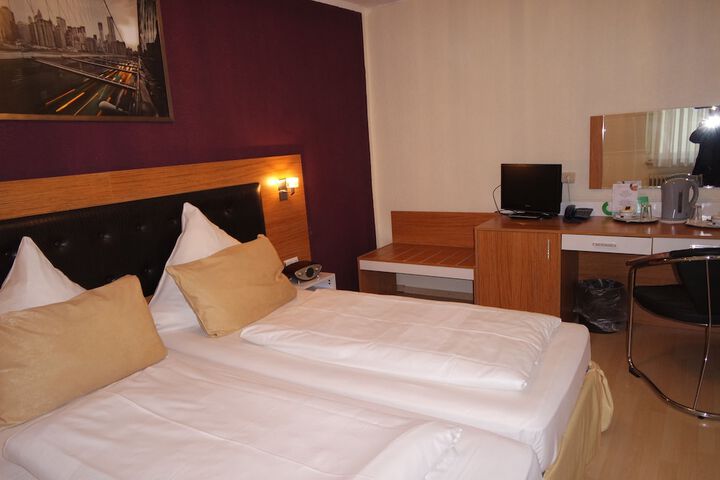 Room 7 of 36