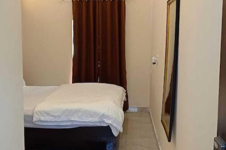 Room 14 of 36