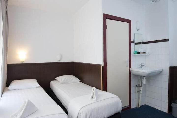 Room 6 of 23