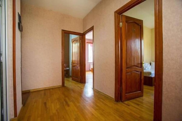 Ballroom/Hall 33 of 38