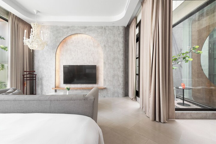 Room 10 of 24