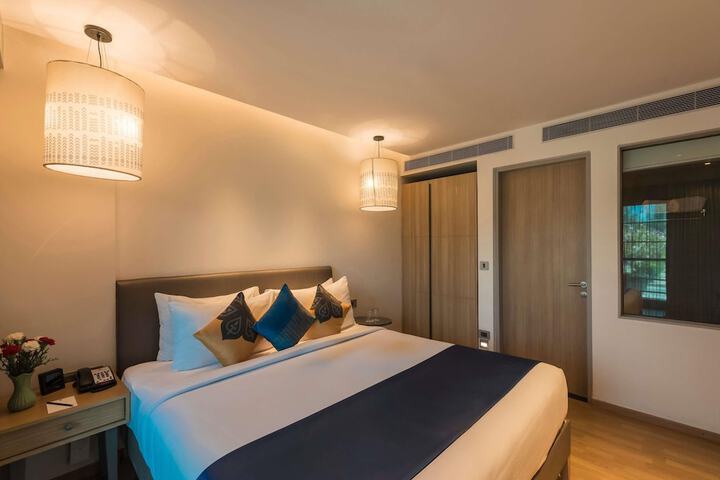 Room 34 of 93