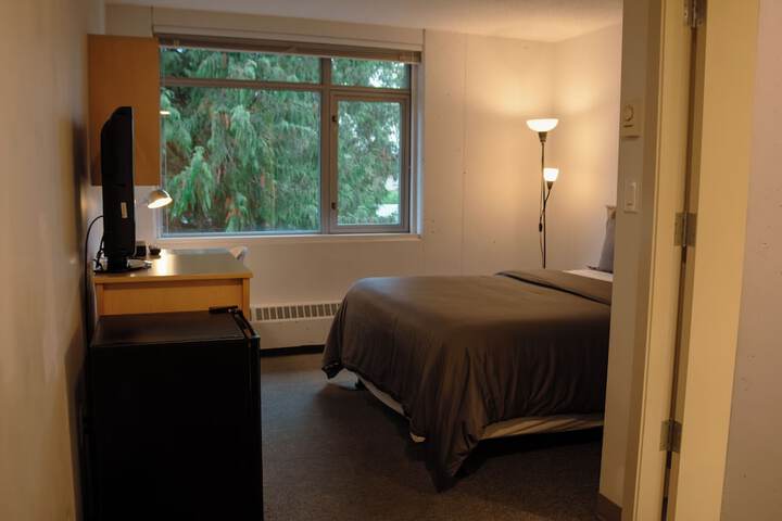 Room 12 of 80