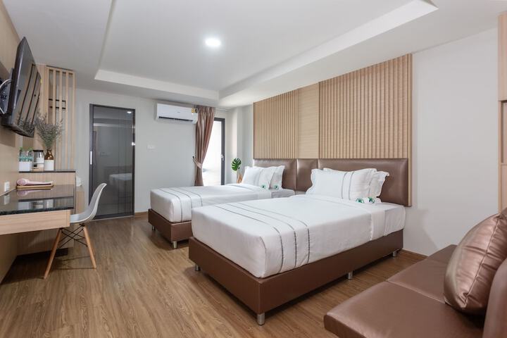 Room 9 of 14