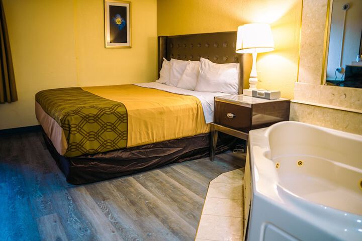 Premium King Bed (8 of 14)
