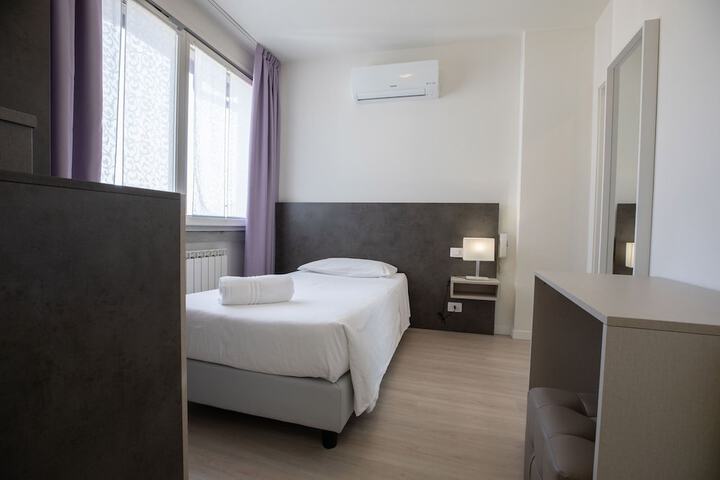Room 3 of 86