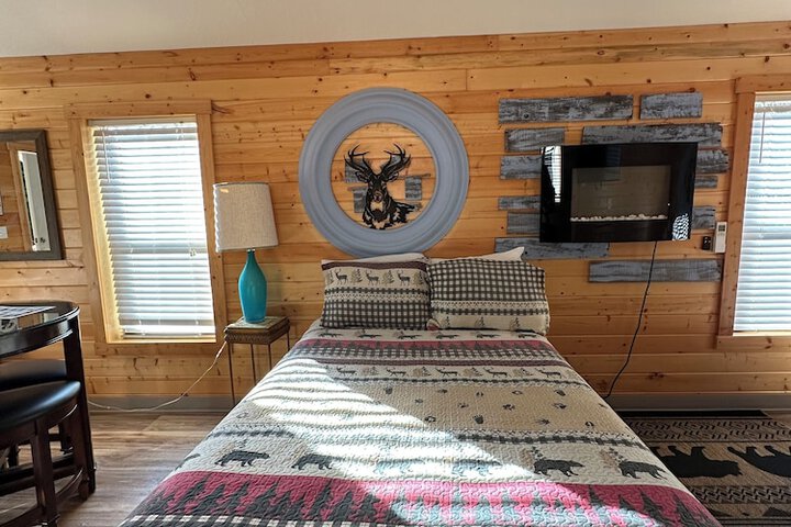 Room 33 of 390