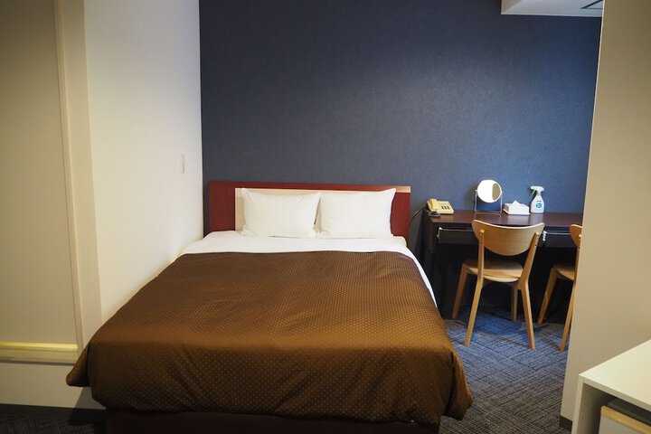 Room 27 of 46