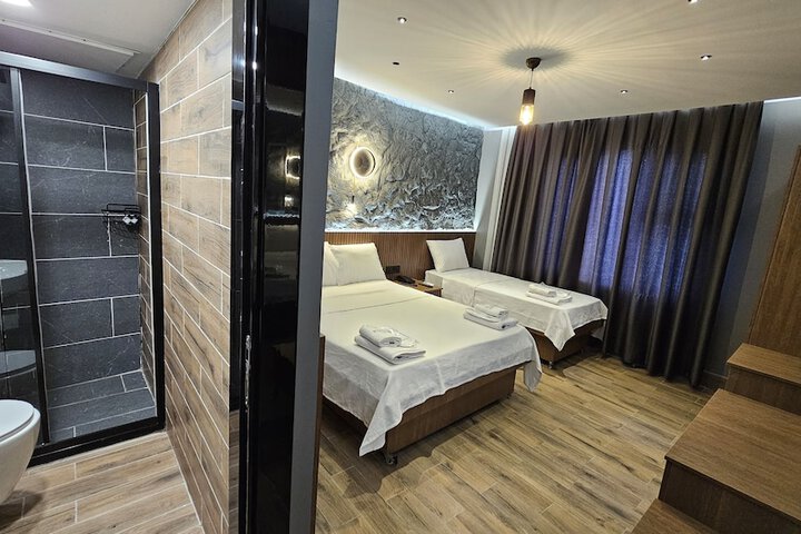 Room 3 of 39