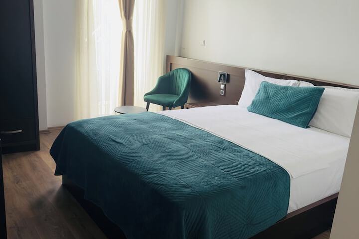 Room 4 of 40