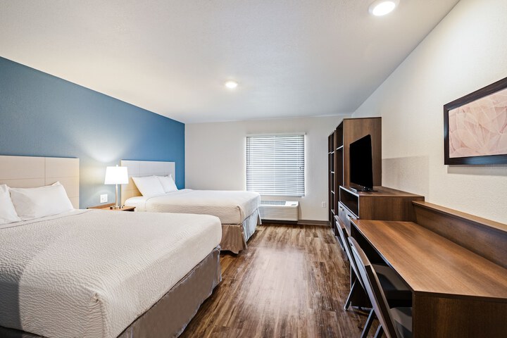 1 Queen Bed Accessible (2 of 24)