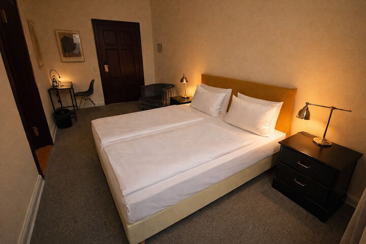 Room 9 of 62