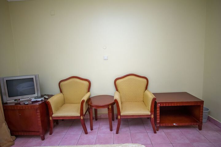 Room 25 of 48