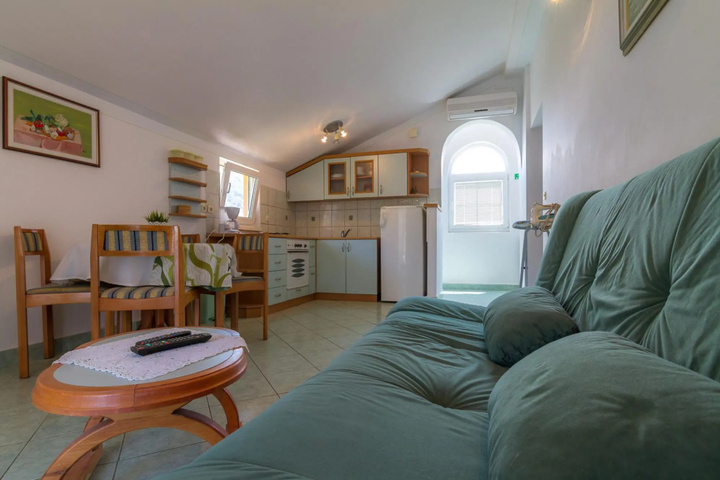 Room 2 of 3